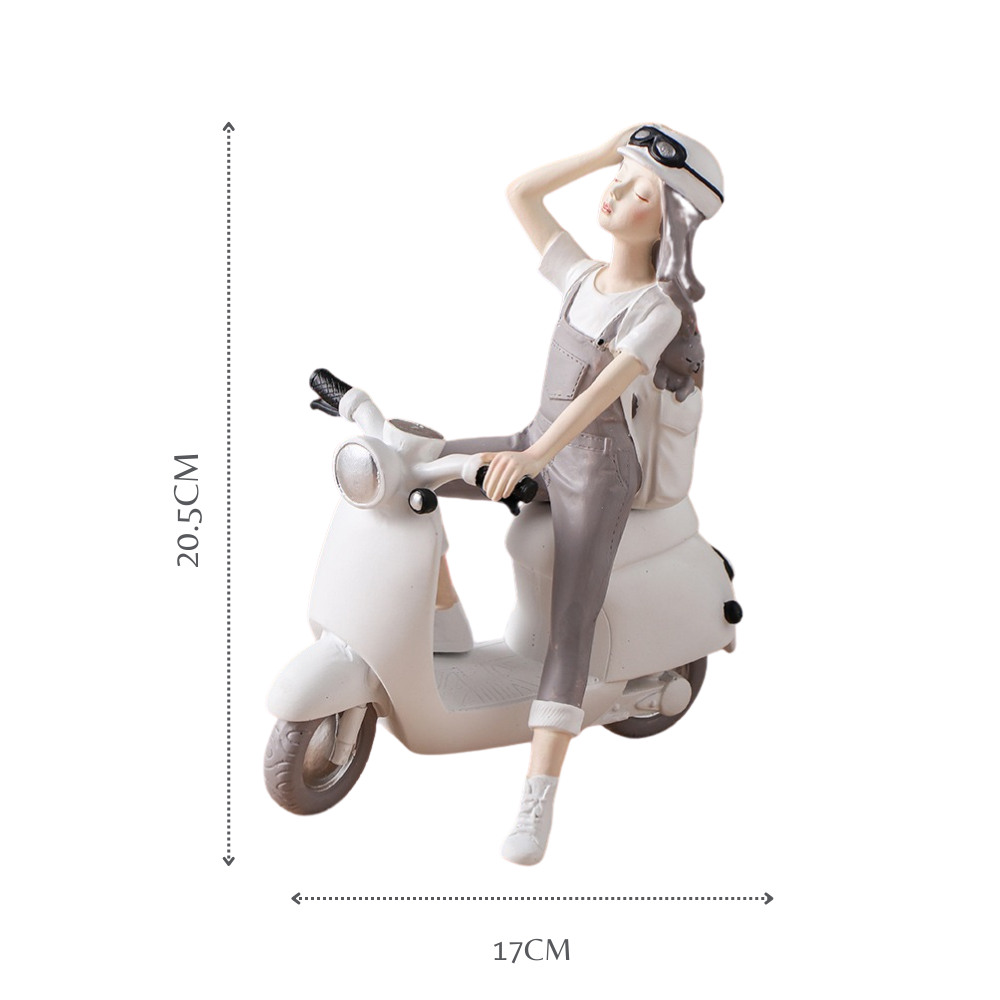 Estatueta Decorativa Mika Viajante Lambretta