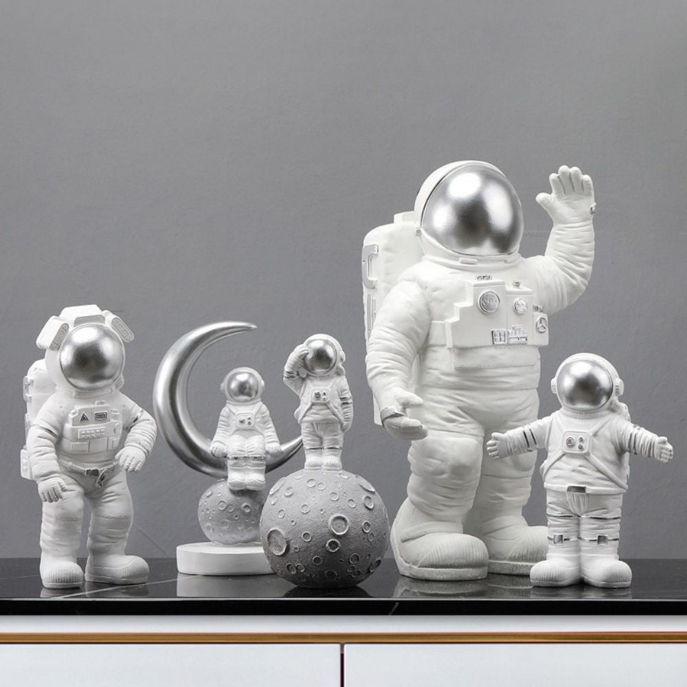 Estatueta Decorativa de Astronauta Desbravando o Desconhecido