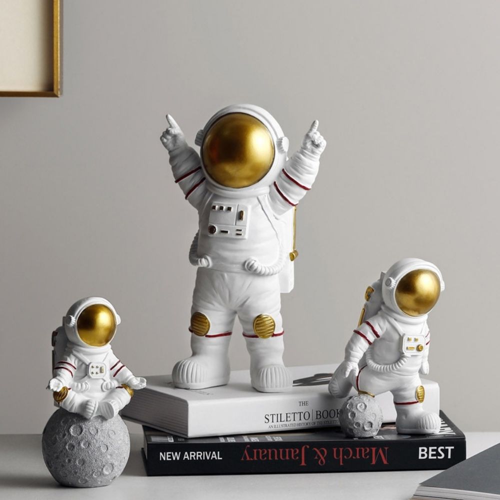 Estatueta Decorativa  de Astronauta O Universo é Nosso